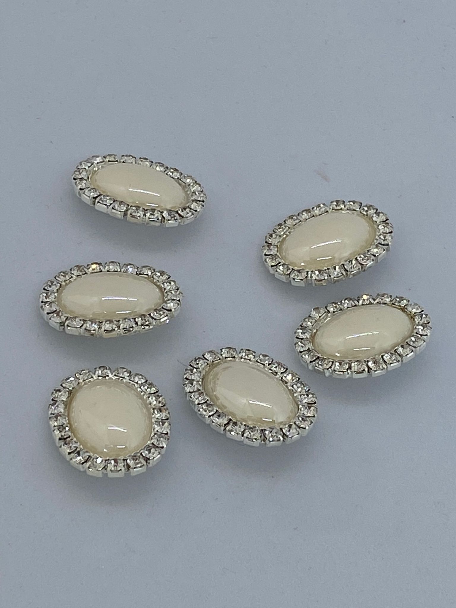 Dikmeli Taşlı Düğme DTD-02